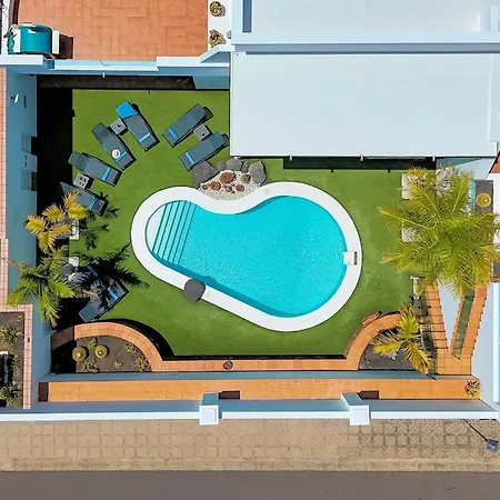 Marina Short Walk To Centre Private Heated Pool *