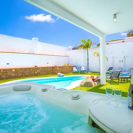 Villa Marina Short Walk To Centre Private Heated Pool Puerto Calero