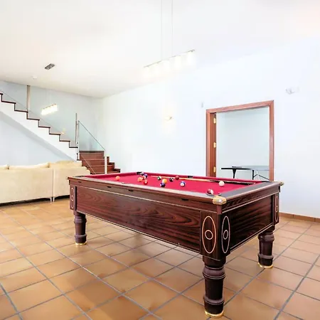 Marina Short Walk To Centre Private Heated Pool *