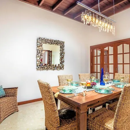 Marina Short Walk To Centre Private Heated Pool Villa