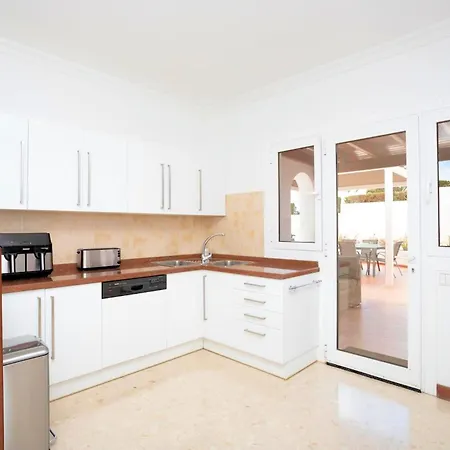 Marina Short Walk To Centre Private Heated Pool Villa *