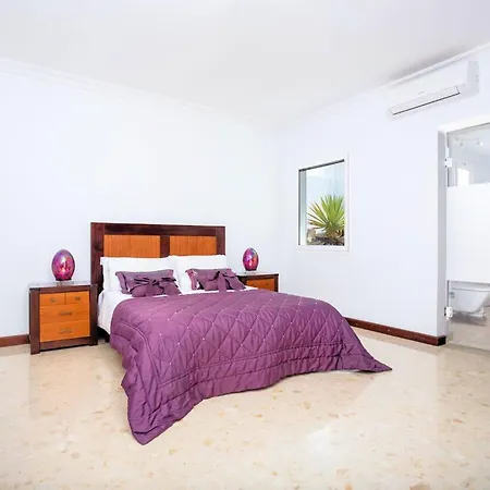 Marina Short Walk To Centre Private Heated Pool Villa *