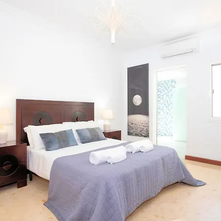 Marina Short Walk To Centre Private Heated Pool *