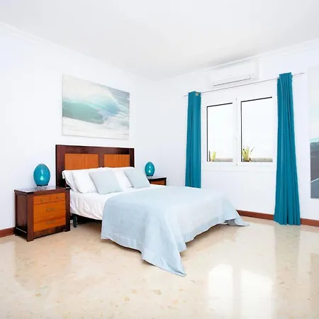 Marina Short Walk To Centre Private Heated Pool