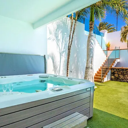 Marina Short Walk To Centre Private Heated Pool *